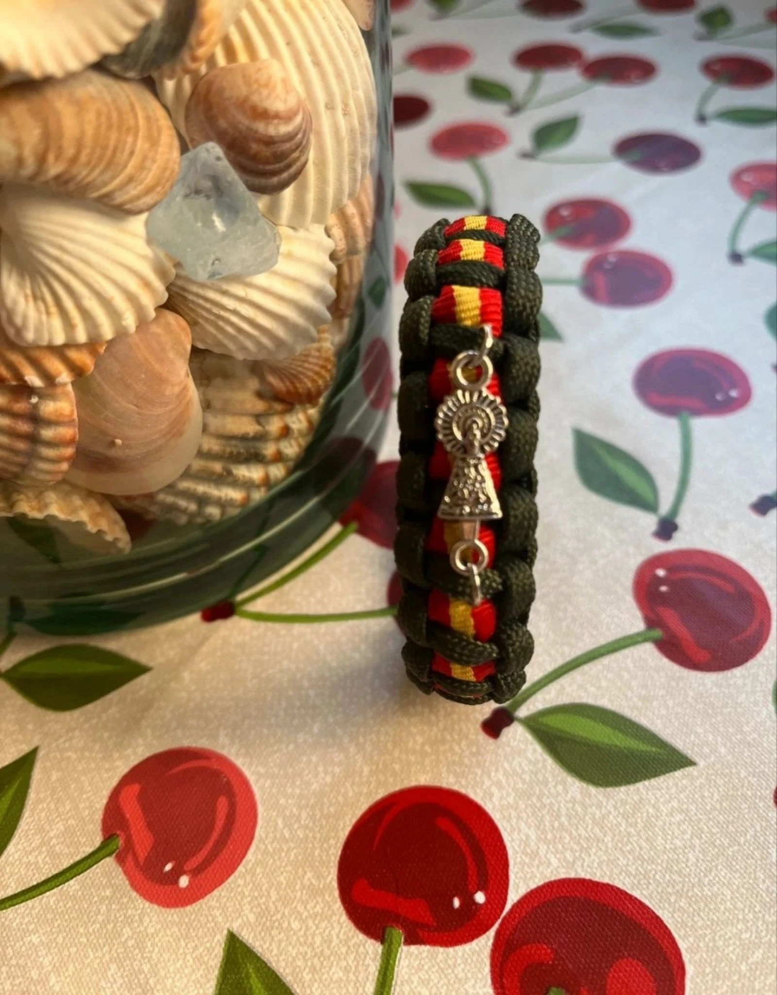 Pulsera verde bandera de España y Virgen del Pilar